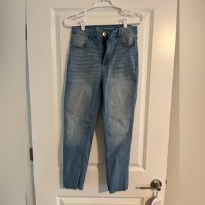 No Boundaries Cropped Jeans